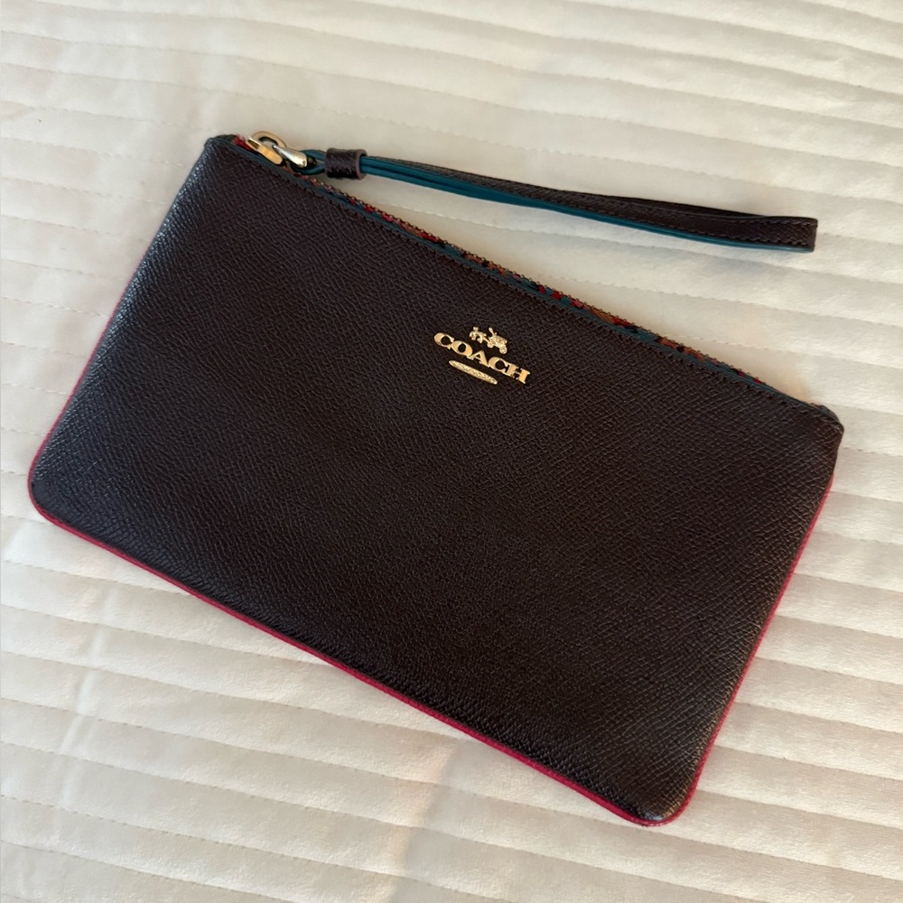 Coach Wristlet / Large Zip Wallet – Pebbled Leather